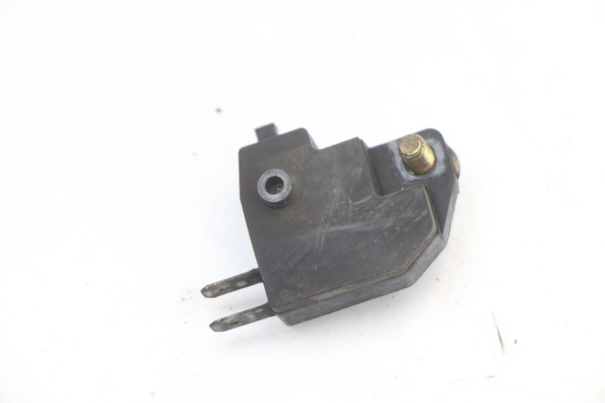 photo de CONTACTEUR FEU STOP DROIT SUZUKI GZ MARAUDER 125 (1998 - 2004)