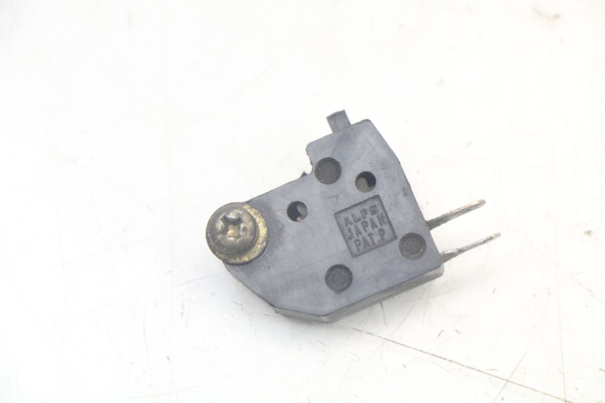 photo de CONTACTEUR FEU STOP DROIT SUZUKI SV N 650 (1999 - 2002)
