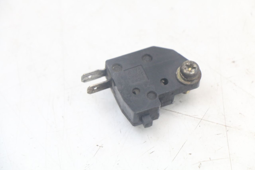 photo de CONTACTEUR FEU STOP DROIT SUZUKI SV N 650 (1999 - 2002)