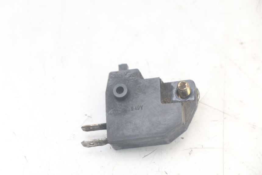 photo de CONTACTEUR FEU STOP DROIT SUZUKI SV N 650 (1999 - 2002)