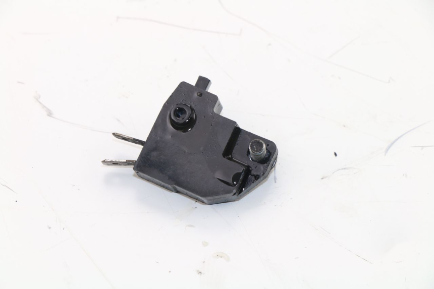 photo de CONTACTEUR FEU STOP DROIT SUZUKI SV N 650 (2003 - 2009)