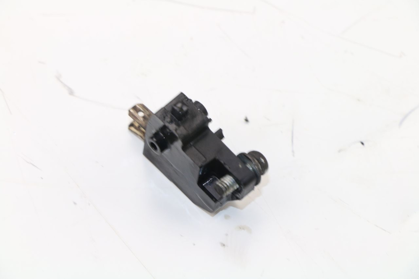 photo de CONTACTEUR FEU STOP DROIT SUZUKI SV N 650 (2003 - 2009)