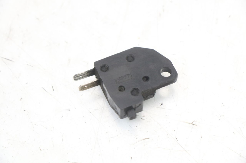 photo de CONTACTEUR FEU STOP DROIT SUZUKI SV S 650 (1999 - 2002)