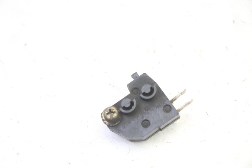 photo de CONTACTEUR FEU STOP DROIT SUZUKI SV S 650 (2003 - 2009)