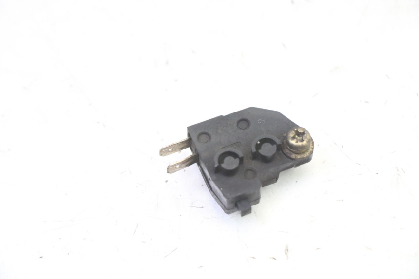 photo de CONTACTEUR FEU STOP DROIT SUZUKI SV S 650 (2003 - 2009)