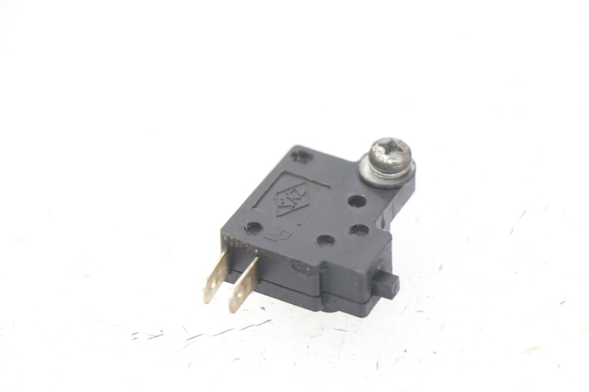 photo de CONTACTEUR FEU STOP DROIT SYM GTS EFI ABS 125 (2012 - 2016)