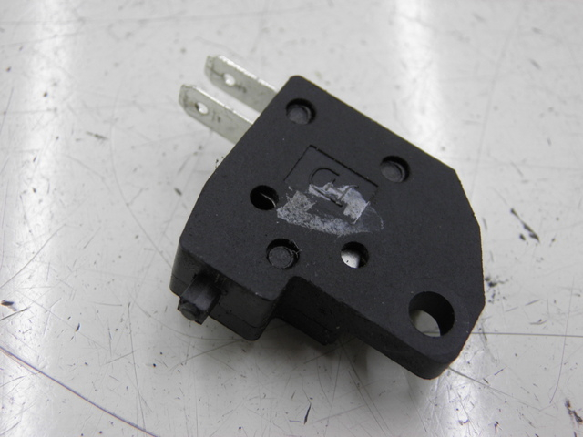 photo de CONTACTEUR FEU STOP DROIT SYM ORBIT 2 50 (2010 - 2017) - Zoom état d’usage