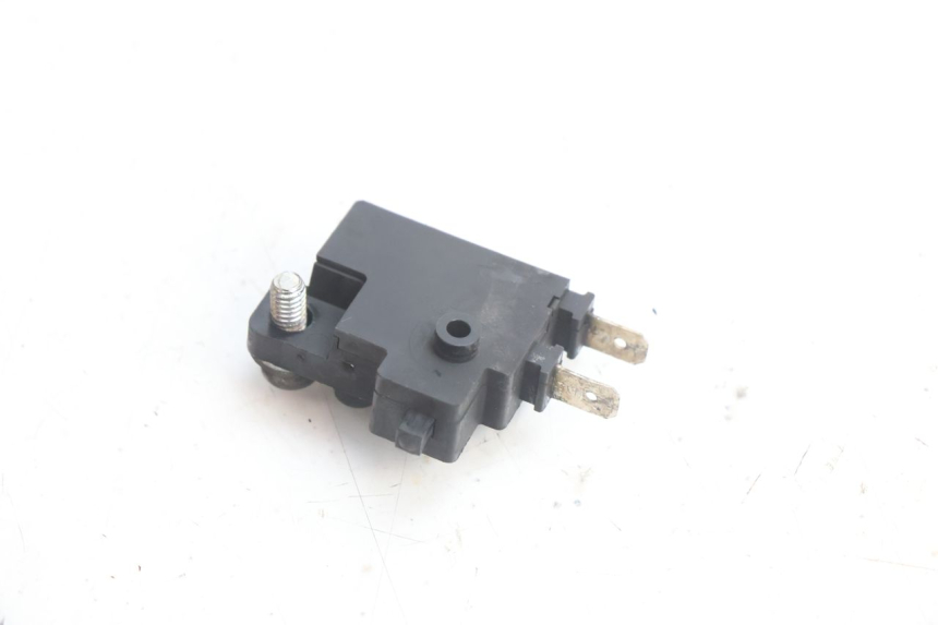 photo de CONTACTEUR FEU STOP DROIT YAMAHA TDM ABS 900 (2002 - 2014) - Autre angle de vue