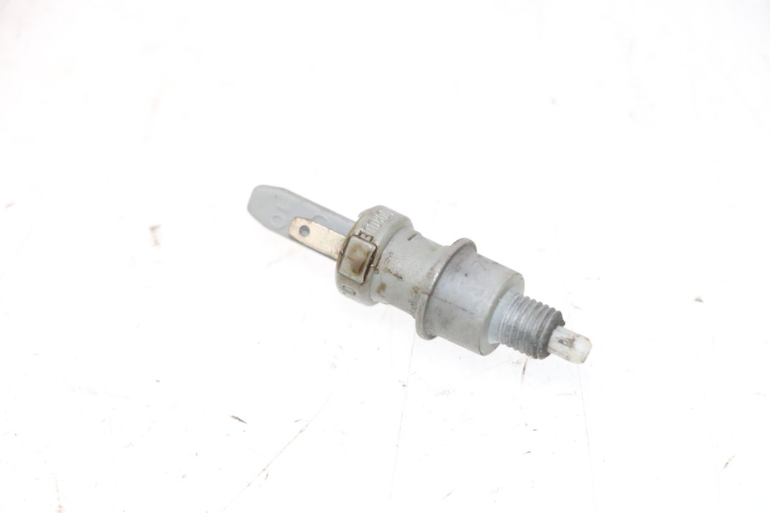 photo de CONTACTEUR FEU STOP DROIT PEUGEOT TREKKER 50 (1995 - 2004) - Vue principale