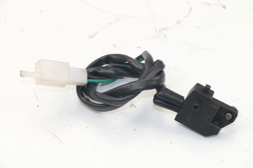 photo de CONTACTEUR FEU STOP DROIT UNIVERSAL BIKE RETRO 50QT-4 50 (2010 - 2018) - Zoom état d’usage