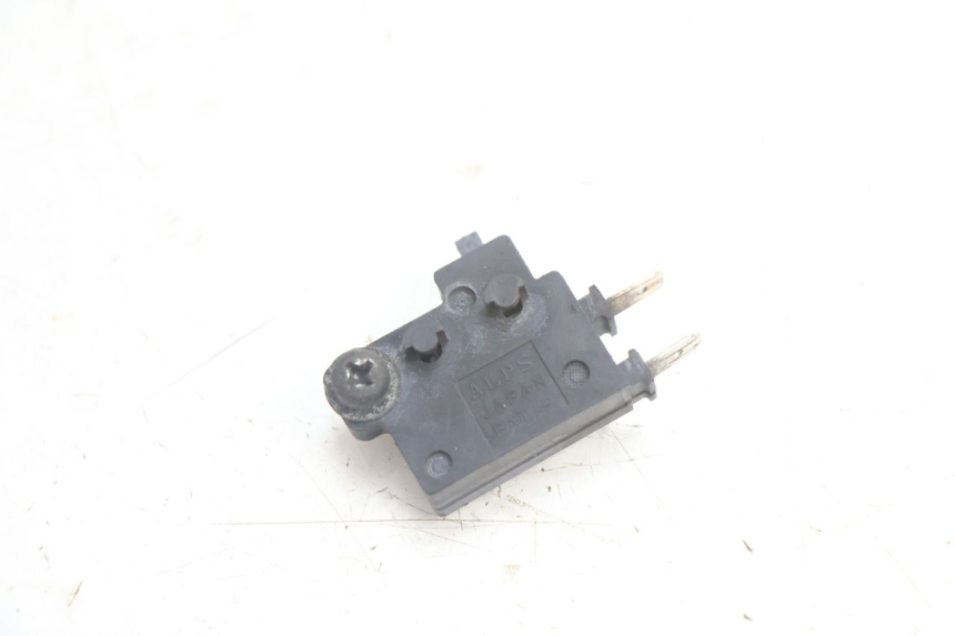 photo de CONTACTEUR FEU STOP DROIT HONDA VFR FI RC46 800 (1998 - 2001) - Vue principale