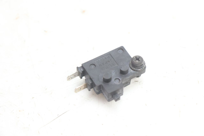 photo de CONTACTEUR FEU STOP DROIT HONDA VFR FI RC46 800 (1998 - 2001) - Détail de la pièce
