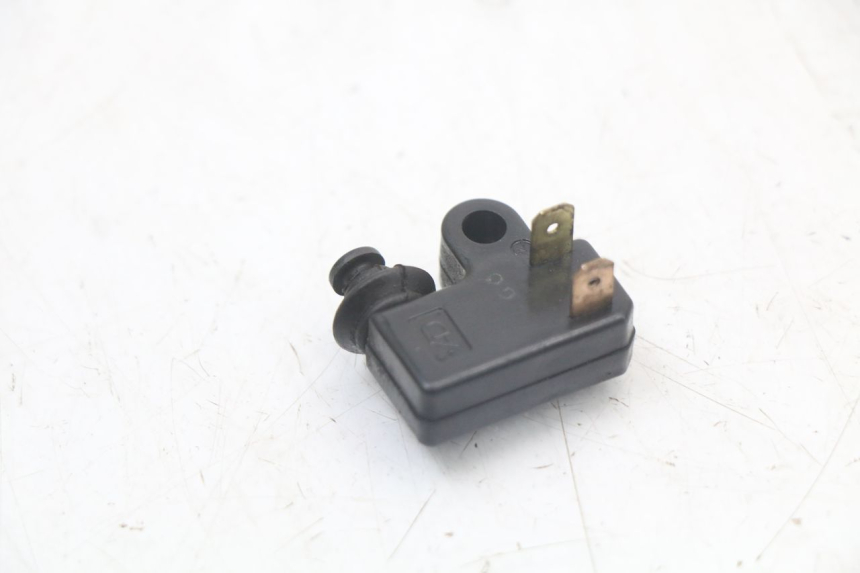 photo de CONTACTEUR FEU STOP DROIT YAMAHA X-MAX XMAX 250 (2006 - 2009)