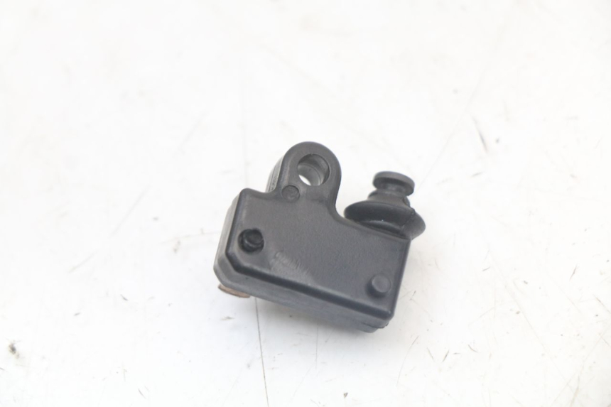 photo de CONTACTEUR FEU STOP DROIT YAMAHA X-MAX XMAX 250 (2006 - 2009)