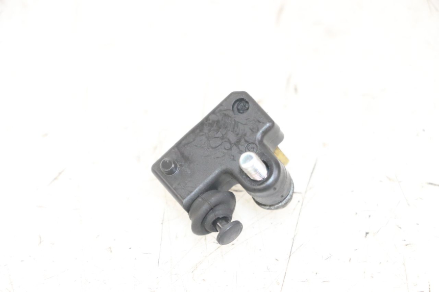 photo de CONTACTEUR FEU STOP DROIT YAMAHA X-MAX XMAX 125 (2010 - 2014)