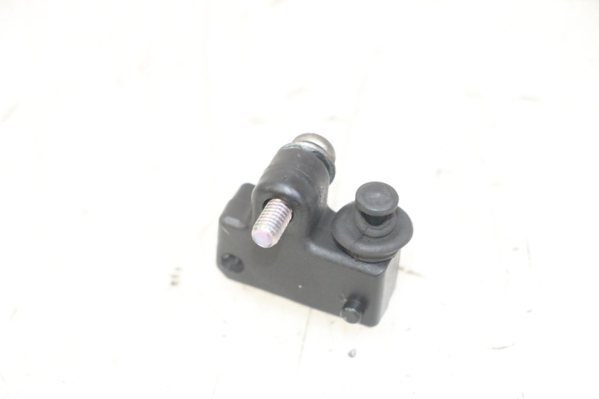 photo de CONTACTEUR FEU STOP DROIT YAMAHA X-MAX XMAX 125 (2010 - 2014)