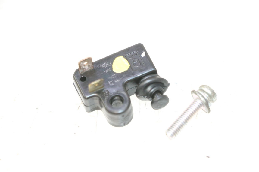 photo de CONTACTEUR FEU STOP DROIT YAMAHA XMAX X-MAX 125 (2006 - 2009) - Zoom état d’usage