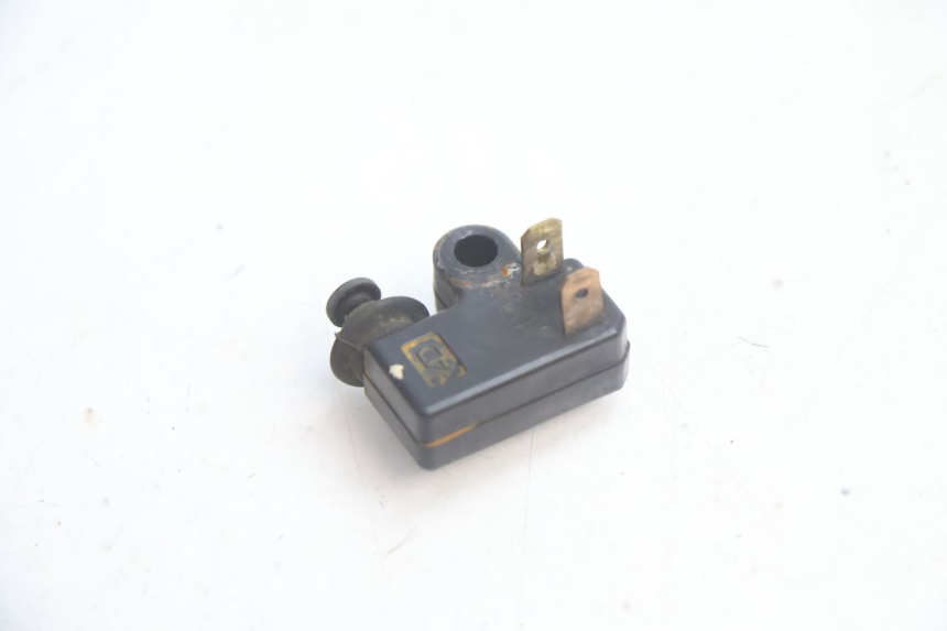 photo de CONTACTEUR FEU STOP DROIT YAMAHA XMAX X-MAX 125 (2006 - 2009) - Vue principale
