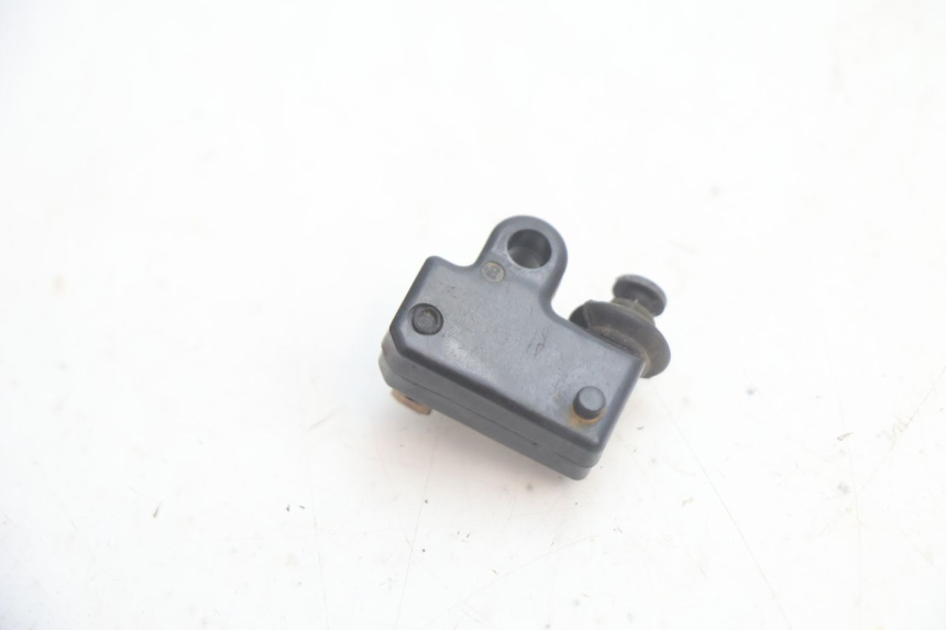 photo de CONTACTEUR FEU STOP DROIT YAMAHA XMAX X-MAX 125 (2006 - 2009) - Zoom état d’usage
