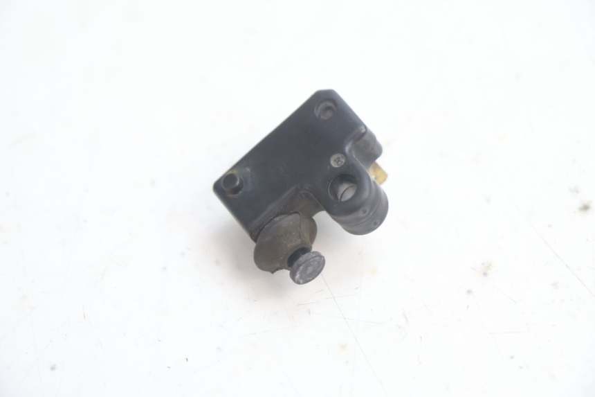 photo de CONTACTEUR FEU STOP DROIT YAMAHA XMAX X-MAX 125 (2006 - 2009) - Autre angle de vue