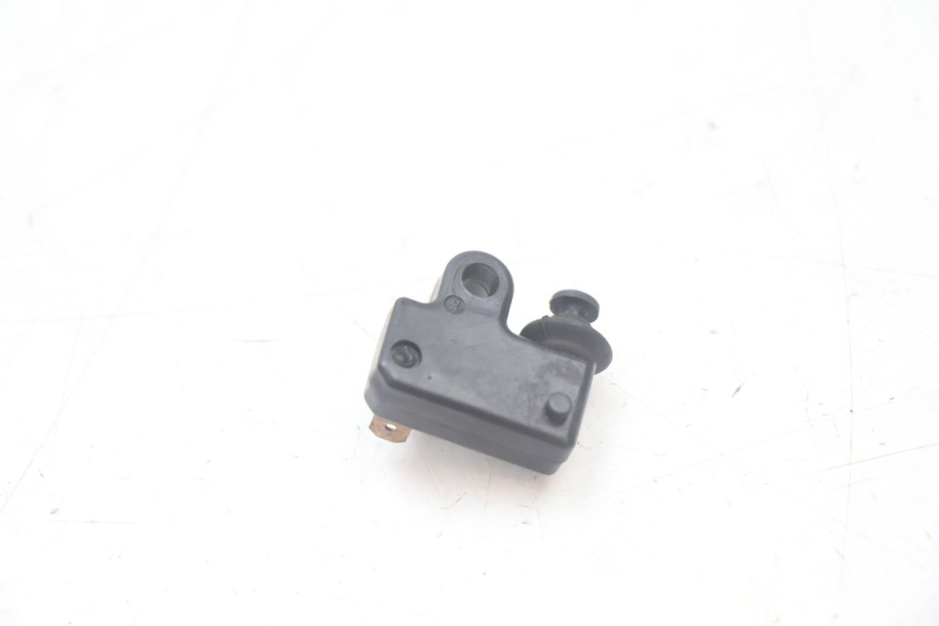 photo de CONTACTEUR FEU STOP DROIT YAMAHA XMAX X-MAX 125 (2006 - 2009) - Zoom état d’usage