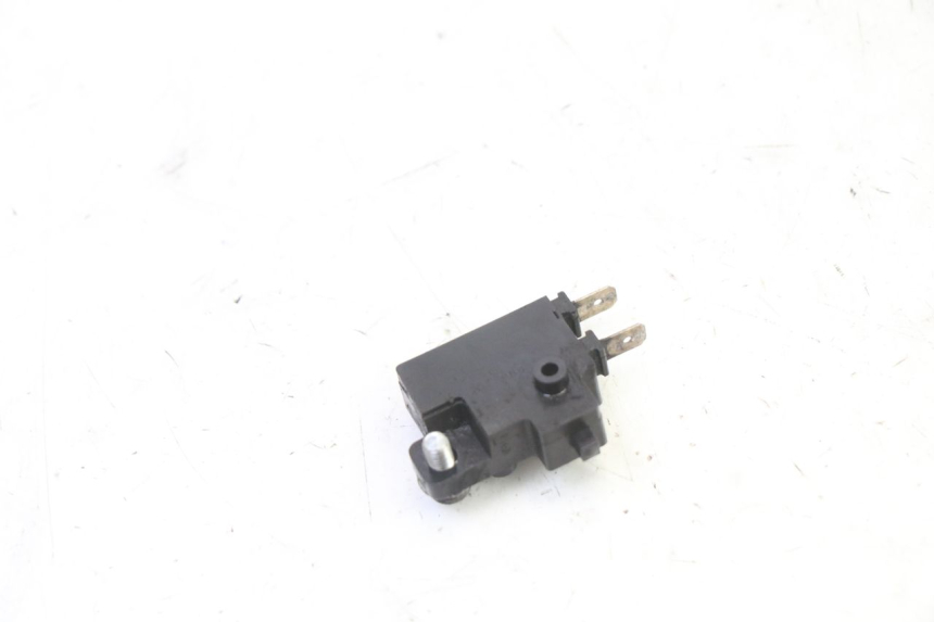 photo de CONTACTEUR FEU STOP DROIT YAMAHA XJ6 ABS 600 (2008 - 2016)