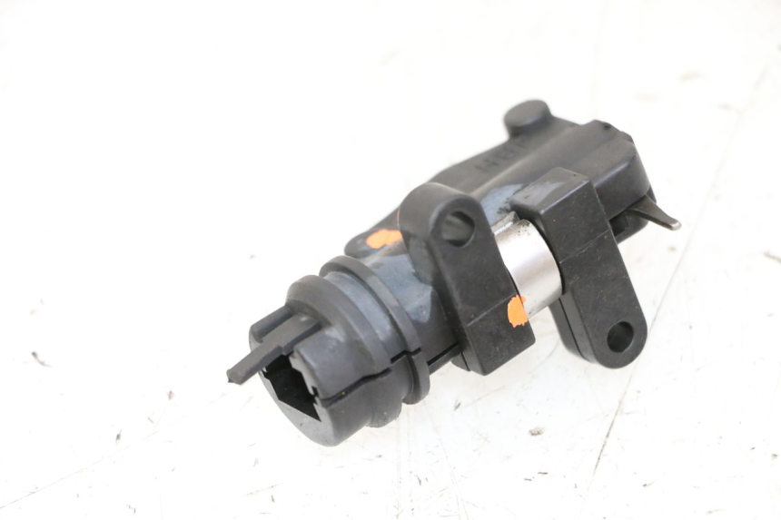 photo de CONTACTEUR FEU STOP DROIT YAMAHA XJN DIVERSION 600 (2000 - 2003)