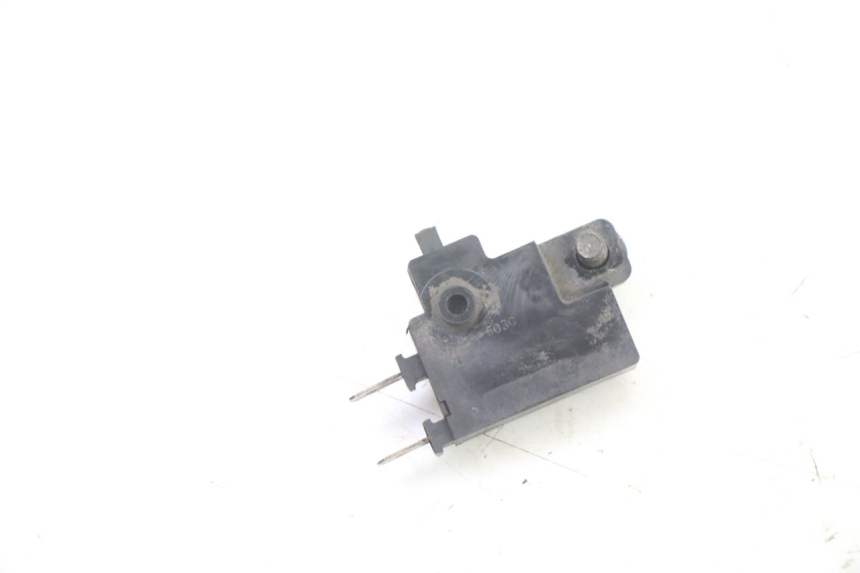 photo de CONTACTEUR FEU STOP DROIT HONDA XLV VARADERO 125 (2000 - 2006)