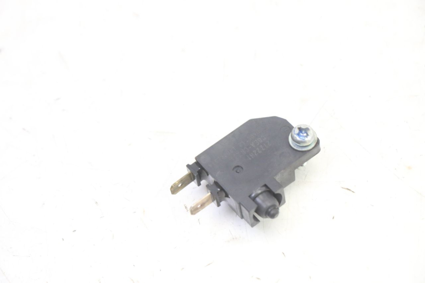 photo de CONTACTEUR FEU STOP DROIT YAMAHA XMAX X-MAX 125 (2021 - 2025)