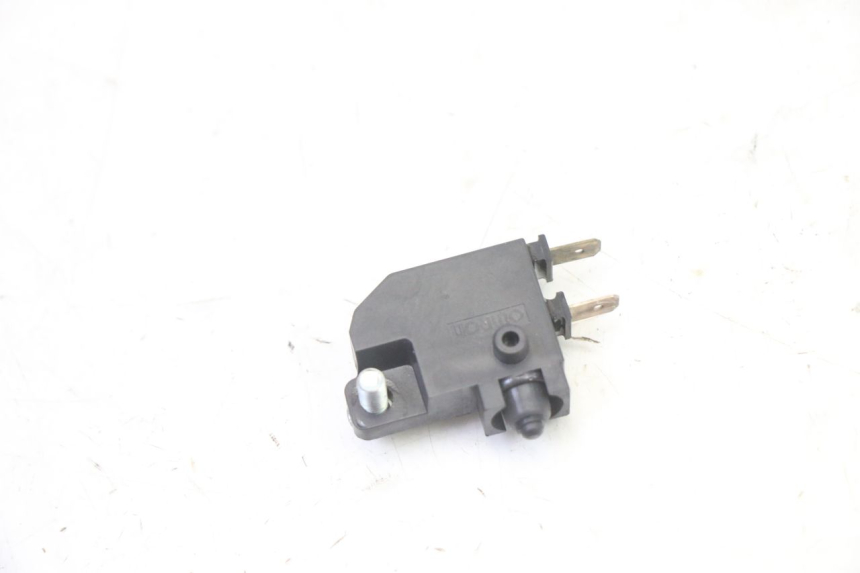photo de CONTACTEUR FEU STOP DROIT YAMAHA XMAX X-MAX 125 (2021 - 2025)