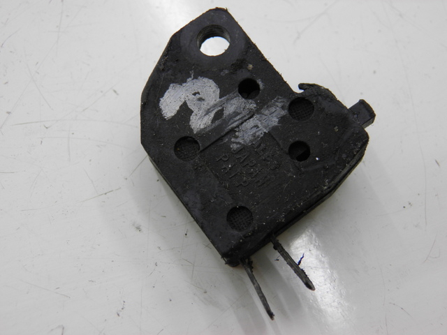 photo de CONTACTEUR FEU STOP DROIT YAMAHA FZS FAZER 600 (1998 - 2001)