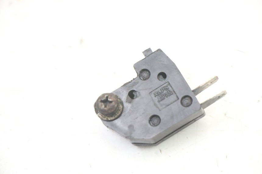 photo de CONTACTEUR FEU STOP DROIT YAMAHA FZS FAZER 600 (2001 - 2003)