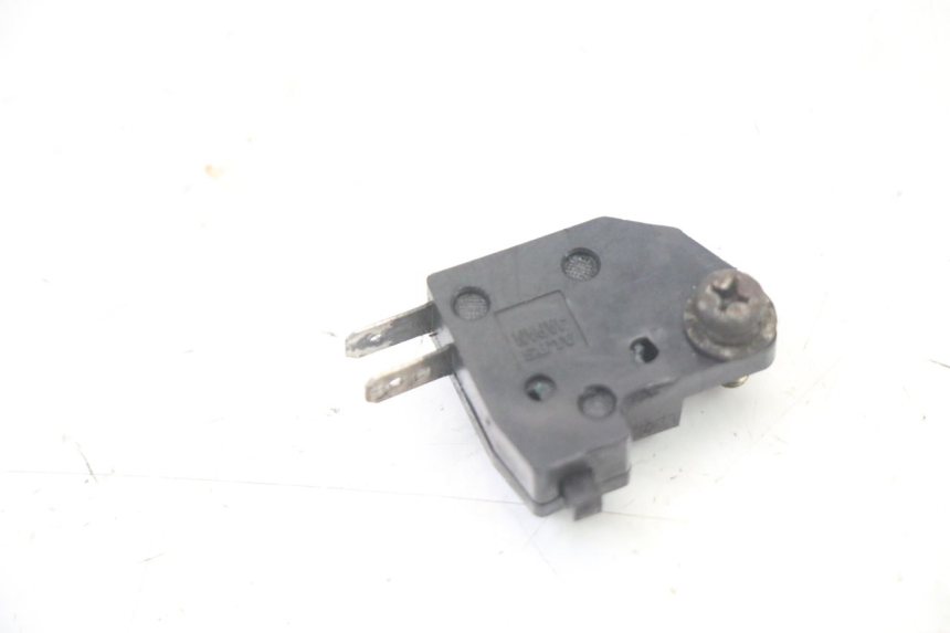 photo de CONTACTEUR FEU STOP DROIT YAMAHA FZS FAZER 600 (2001 - 2003)