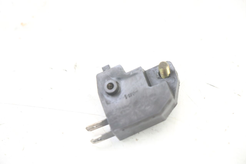 photo de CONTACTEUR FEU STOP DROIT YAMAHA FZS FAZER 600 (2001 - 2003)