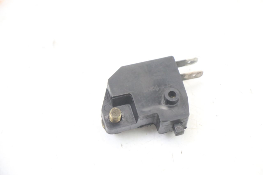 photo de CONTACTEUR FEU STOP DROIT YAMAHA FZS FAZER 600 (2001 - 2003)