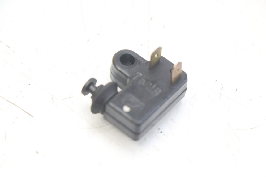 photo de CONTACTEUR FEU STOP DROIT YAMAHA X-CITY XCITY 125 (2007 - 2008)