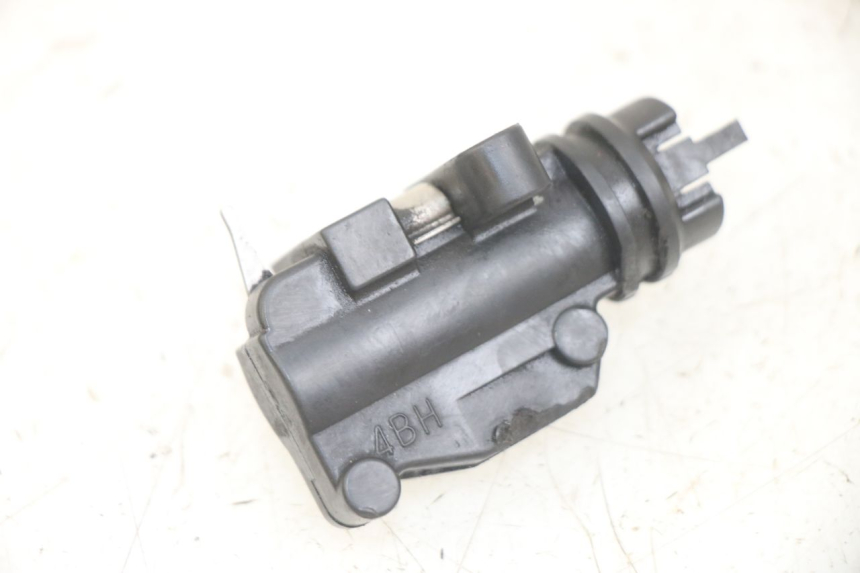 photo de CONTACTEUR FEU STOP DROIT YAMAHA XJN DIVERSION 600 (2000 - 2003)