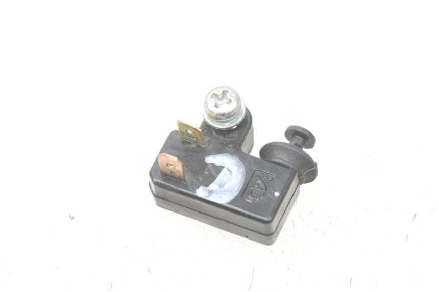 photo de CONTACTEUR FEU STOP DROIT YAMAHA XP T-MAX TMAX 500 (2008 - 2012)