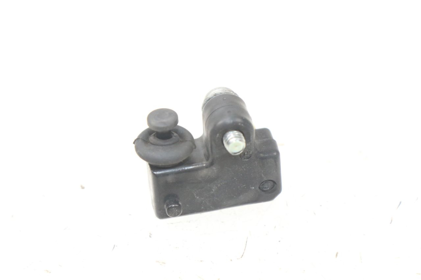 photo de CONTACTEUR FEU STOP DROIT YAMAHA XP T-MAX TMAX 500 (2008 - 2012)