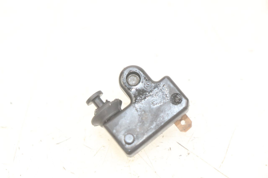 photo de CONTACTEUR FEU STOP DROIT YAMAHA YP MAJESTY 400 (2004 - 2008)