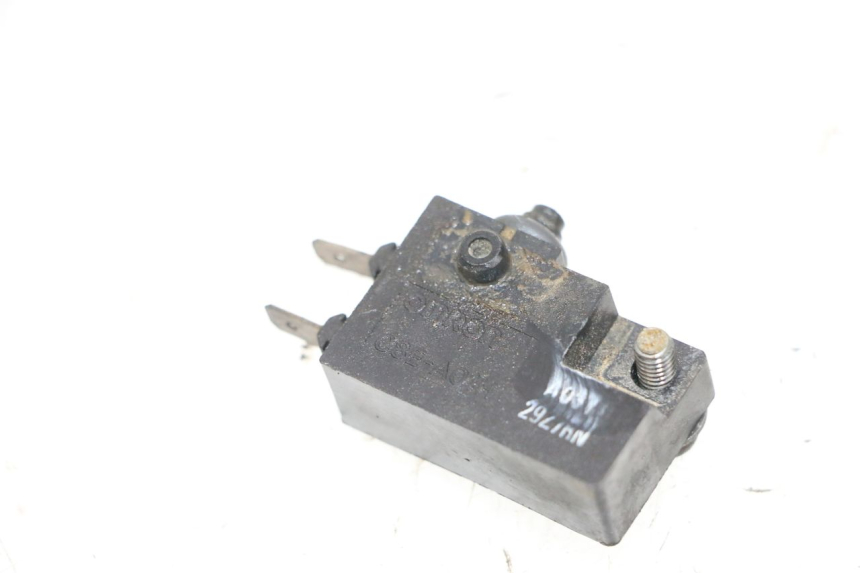 photo de CONTACTEUR FEU STOP DROIT YAMAHA YFM R RAPTOR 250 (2008 - 2014) - Zoom état d’usage