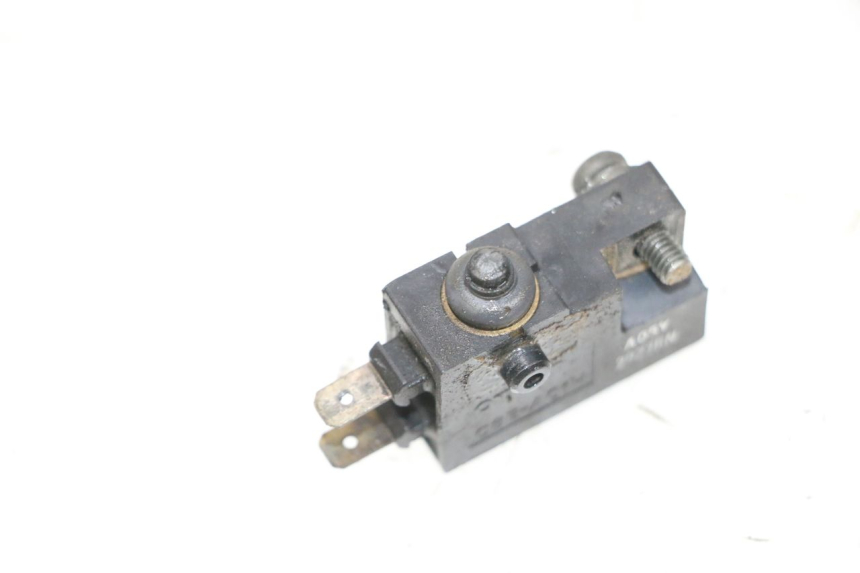 photo de CONTACTEUR FEU STOP DROIT YAMAHA YFM R RAPTOR 250 (2008 - 2014) - Autre angle de vue