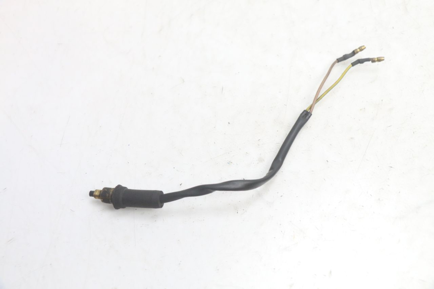 photo de CONTACTEUR FEU STOP DROIT YAMAHA YP MAJESTY 125 (1998 - 2001) - Autre angle de vue