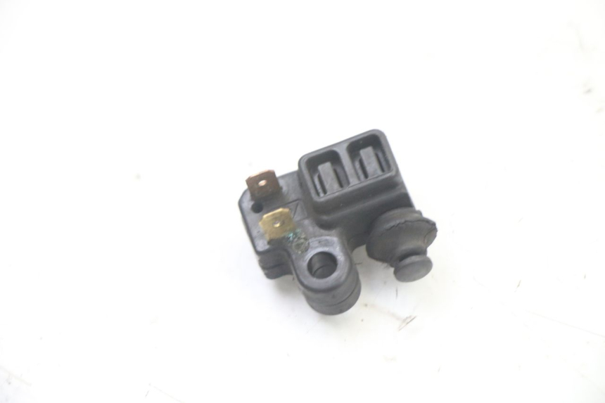 photo de CONTACTEUR FEU STOP DROIT YAMAHA YP X-MAX XMAX 400 (2014 - 2017)