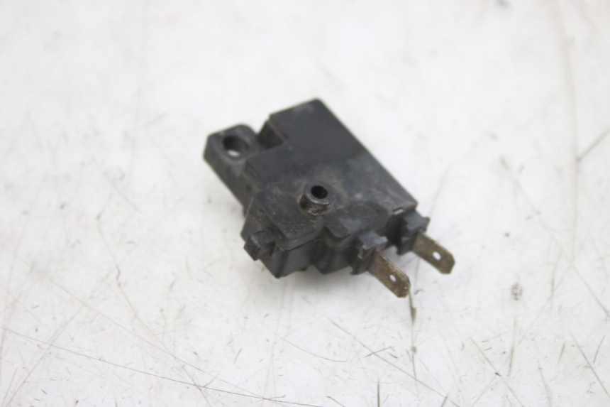 photo de CONTACTEUR FEU STOP DROIT YAMAHA YZF R1 1000 (2007 - 2008)