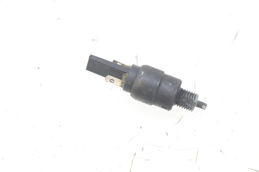 photo de CONTACTEUR FEU STOP GAUCHE APRILIA ATLANTIC 500 (2002 - 2003)