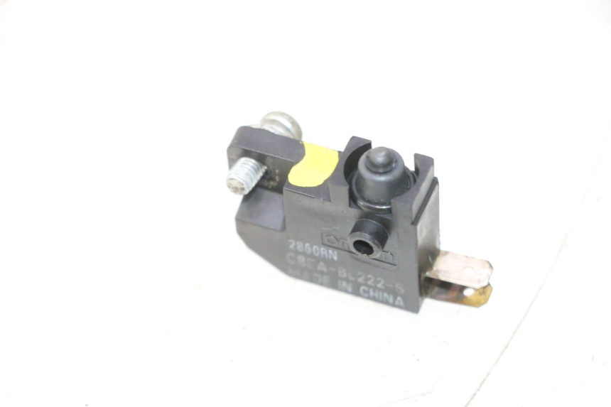 photo de CONTACTEUR FEU STOP GAUCHE SUZUKI BURGMAN 125 (2007 - 2014) - Zoom état d’usage