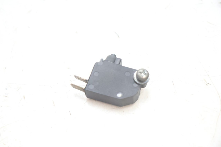 photo de CONTACTEUR FEU STOP GAUCHE SUZUKI BURGMAN EXECUTIVE ABS 650 (2006 - 2012) - Vue principale