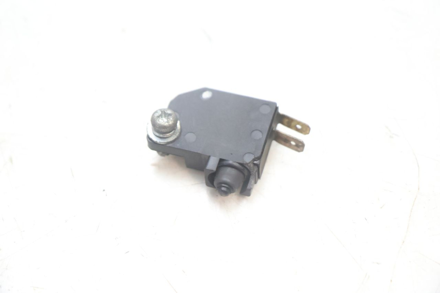 photo de CONTACTEUR FEU STOP GAUCHE SUZUKI BURGMAN EXECUTIVE ABS 650 (2006 - 2012) - Détail de la pièce