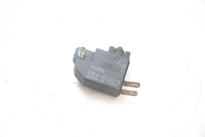 photo de CONTACTEUR FEU STOP GAUCHE SUZUKI BURGMAN EXECUTIVE ABS 650 (2006 - 2012) - Zoom état d’usage